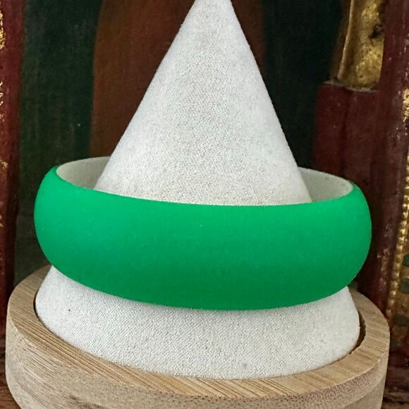 Bold Green Resin Statement Bangle Bracelet - Picture 1 of 9